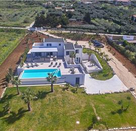 5 bedroom villa with infinity pool, Castellammare del Golfo, sleeps 9